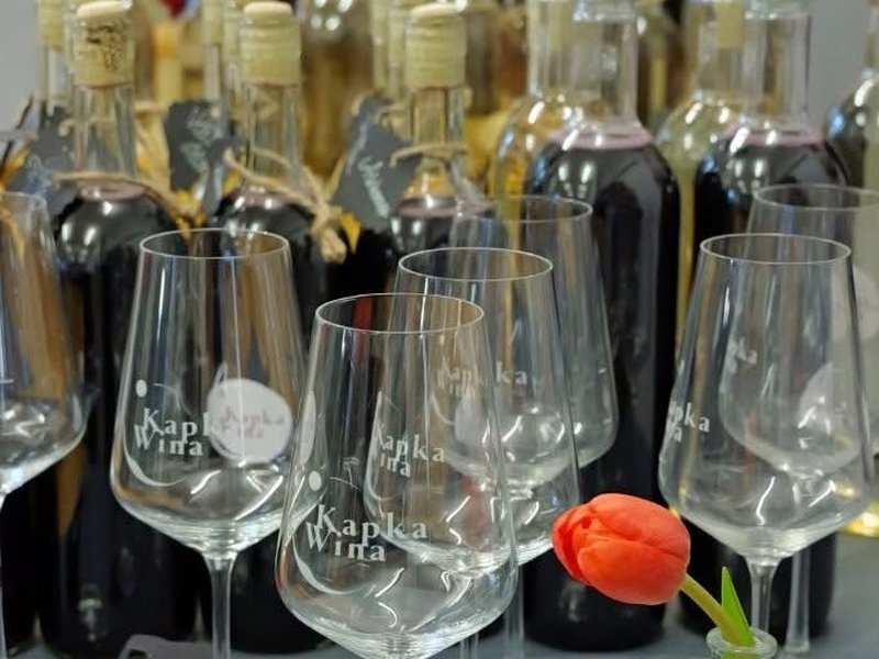 Przekąski cateringu Czary-Mary obok win Kapka Wina Rybnik