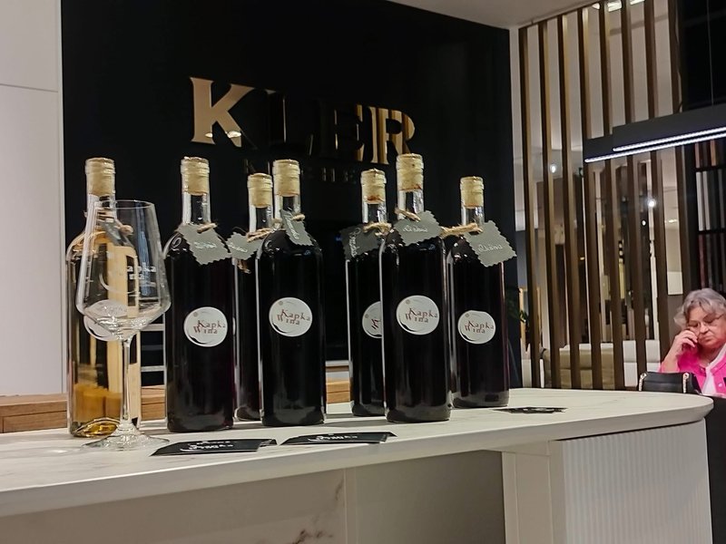 Atmosfera wieczoru Kler w Katowicach — wino, design, rozmowy o wnętrzach